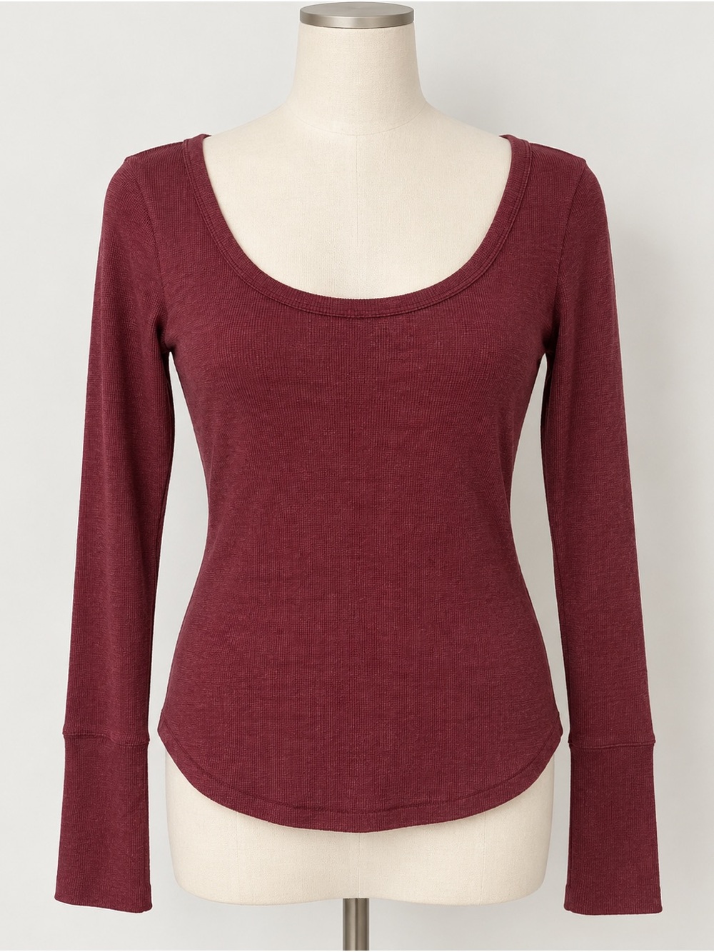 Women's Scoop Neck Long Sleeve Top in Wine